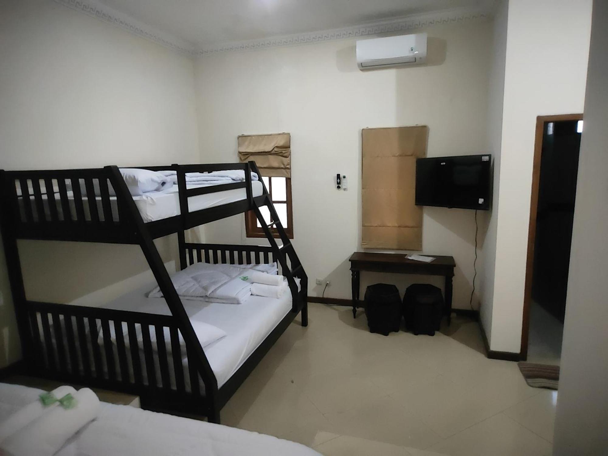 Tirto 27 Homestay Yogyakarta Exterior photo